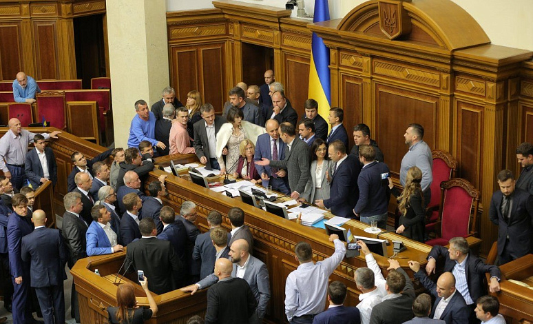 Як депутати голосували за закон про реінтеграцію Донбасу?