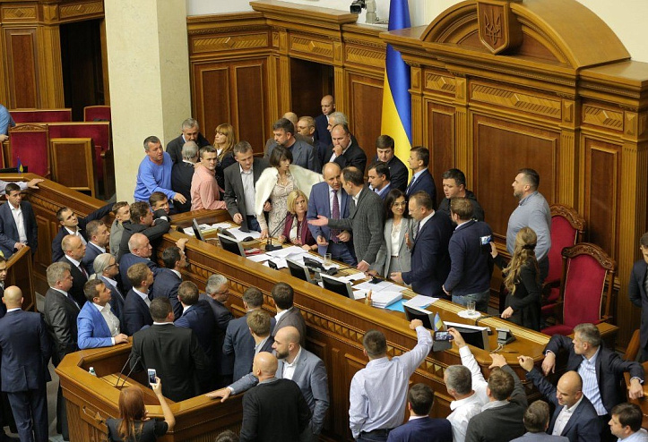 Як депутати голосували за закон про реінтеграцію Донбасу?